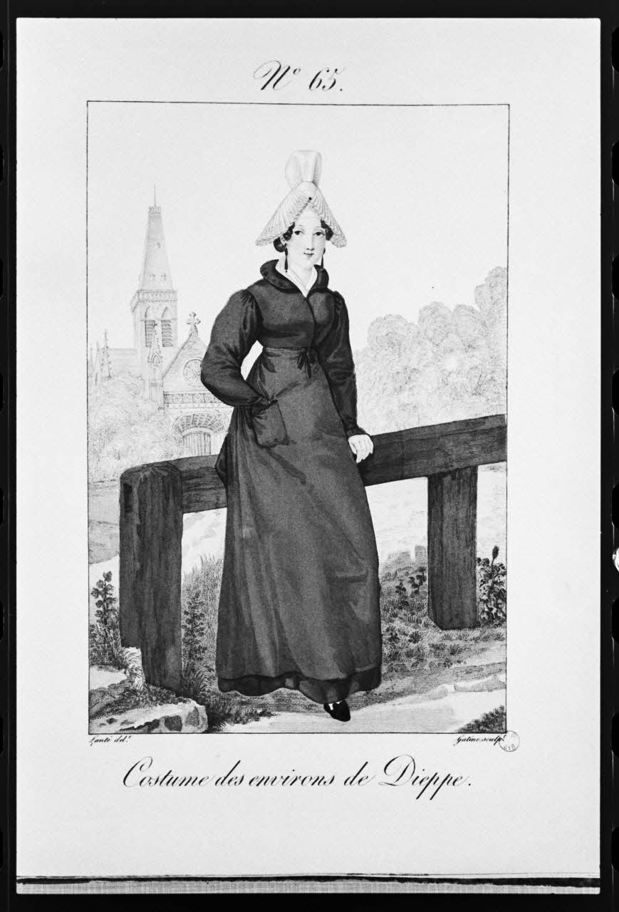 photographie "Costumes des femmes du Pays de Caux". Estampe. Costume de femme. Croix de chemin. Lanté et Gâtine. 1827 Ph.1981.3.65 Photo