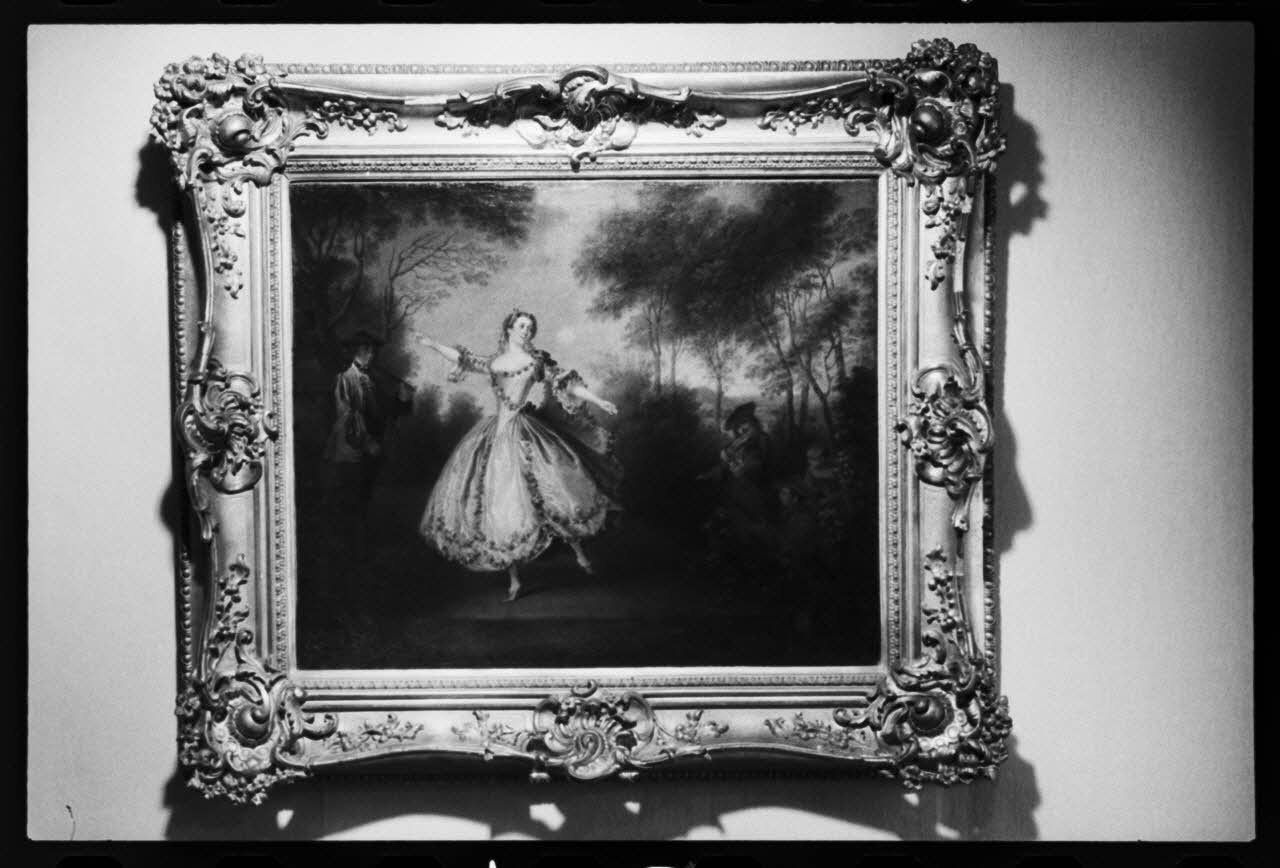 photographie MNATP. Exposition. L'instrument de musique populaire : usages et symboles (28 novembre 1980 - 19 avril 1981) Ph.1981.39.156 Photo