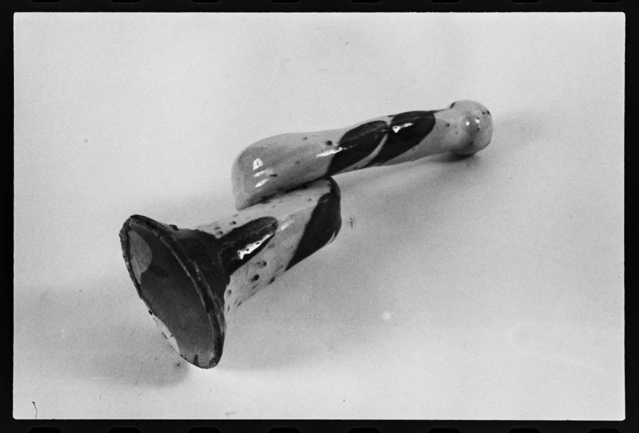 photographie MNATP. Exposition. L'instrument de musique populaire : usages et symboles (28 novembre 1980 - 19 avril 1981) Ph.1981.39.158 Photo