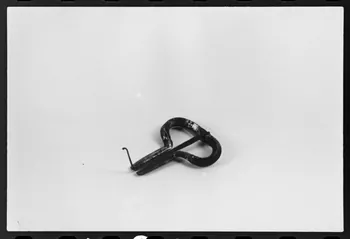photographie MNATP. Exposition. L'instrument de musique populaire : usages et symboles (28 novembre 1980 - 19 avril 1981) Ph.1981.39.162  Photo