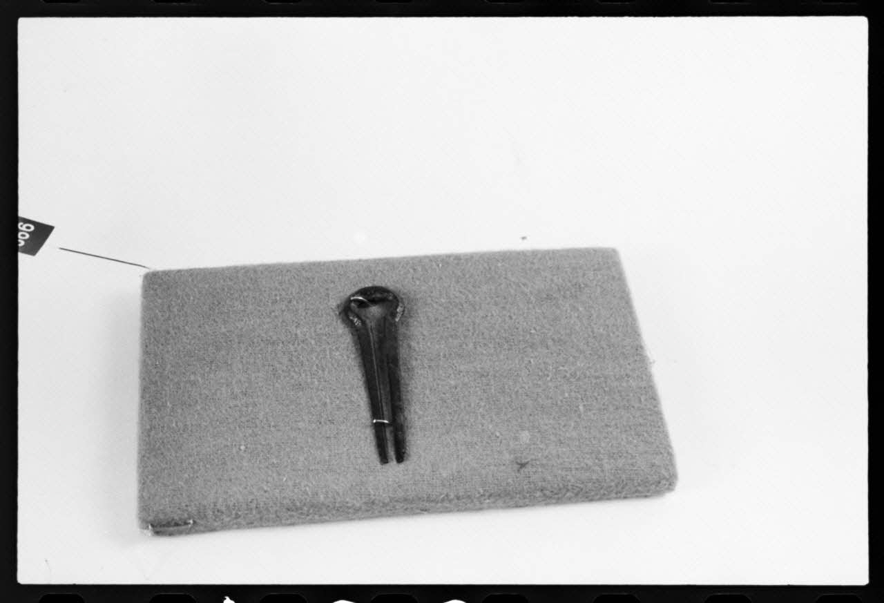 photographie MNATP. Exposition. L'instrument de musique populaire : usages et symboles (28 novembre 1980 - 19 avril 1981) Ph.1981.39.168 Photo