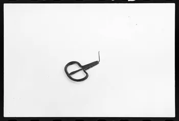 photographie MNATP. Exposition. L'instrument de musique populaire : usages et symboles (28 novembre 1980 - 19 avril 1981) Ph.1981.39.180  Photo