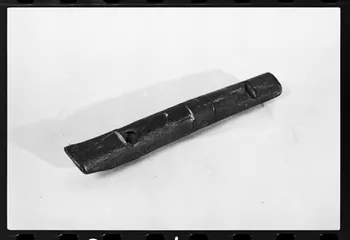photographie MNATP. Exposition. L'instrument de musique populaire : usages et symboles (28 novembre 1980 - 19 avril 1981) Ph.1981.39.304  Photo