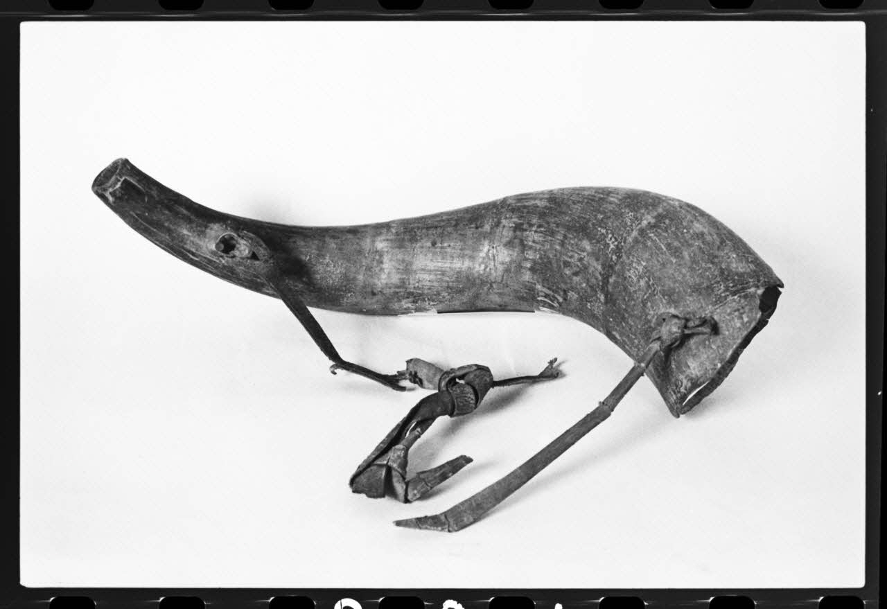 photographie MNATP. Exposition. L'instrument de musique populaire : usages et symboles (28 novembre 1980 - 19 avril 1981) Ph.1981.39.321 Photo