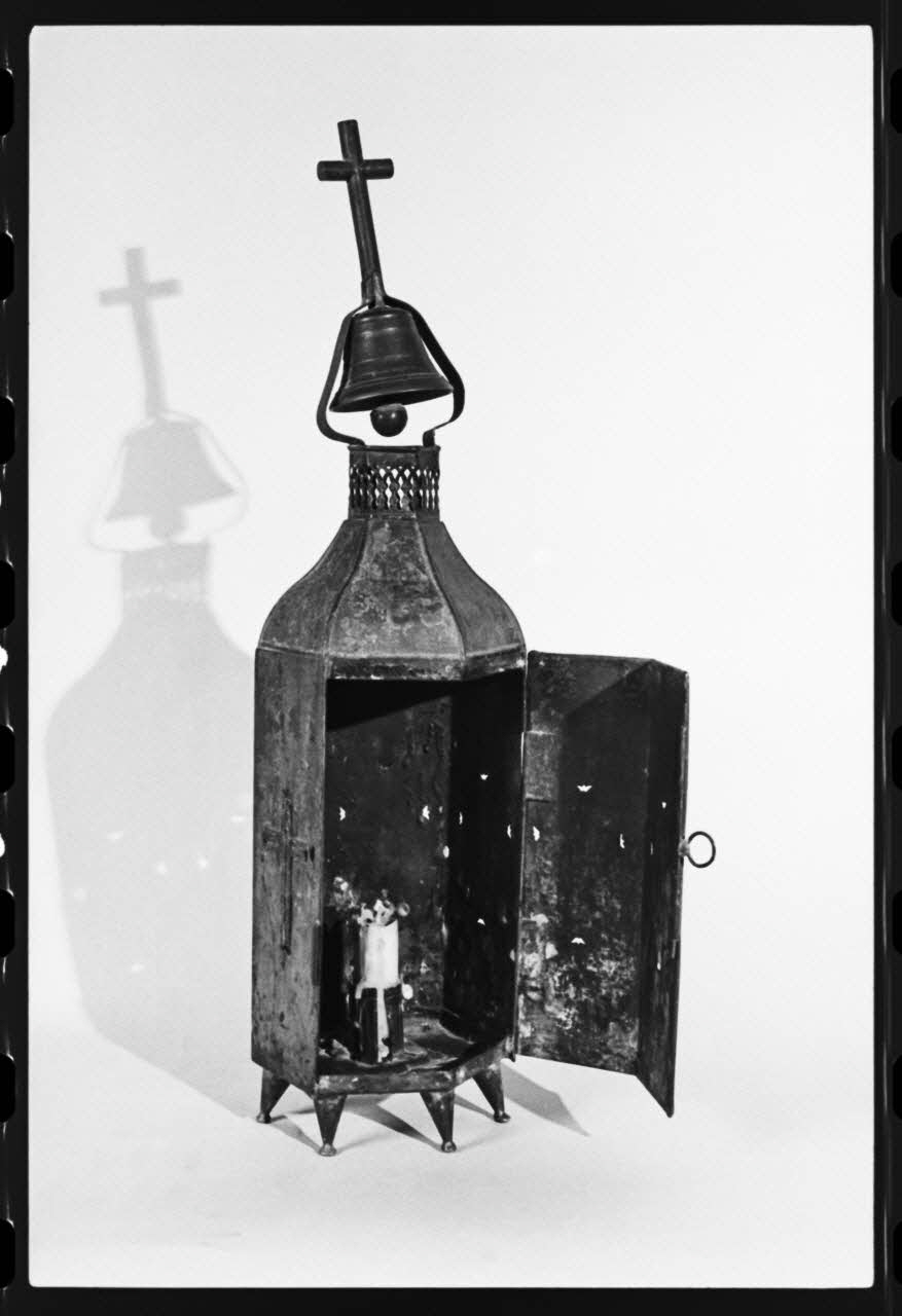 photographie MNATP. Exposition. L'instrument de musique populaire : usages et symboles (28 novembre 1980 - 19 avril 1981) Ph.1981.39.329 Photo