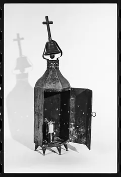 photographie MNATP. Exposition. L'instrument de musique populaire : usages et symboles (28 novembre 1980 - 19 avril 1981) Ph.1981.39.329 Photo