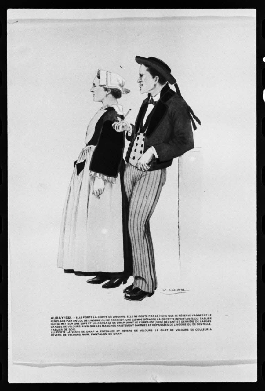 photographie Estampe de Victor Lhuer. Costume d'homme et de femme en 1932 dans "Le costume breton de 1900 à nos jours" Ph.1981.43.122 Photo