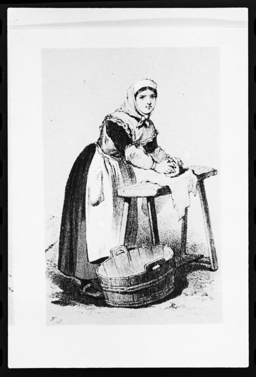 photographie Estampe de Frédéric Sorrieu. Costume de blanchisseuse en 1865 dans "Découverte du costume breton" de Rossel et Vidal Ph.1981.43.13 Photo