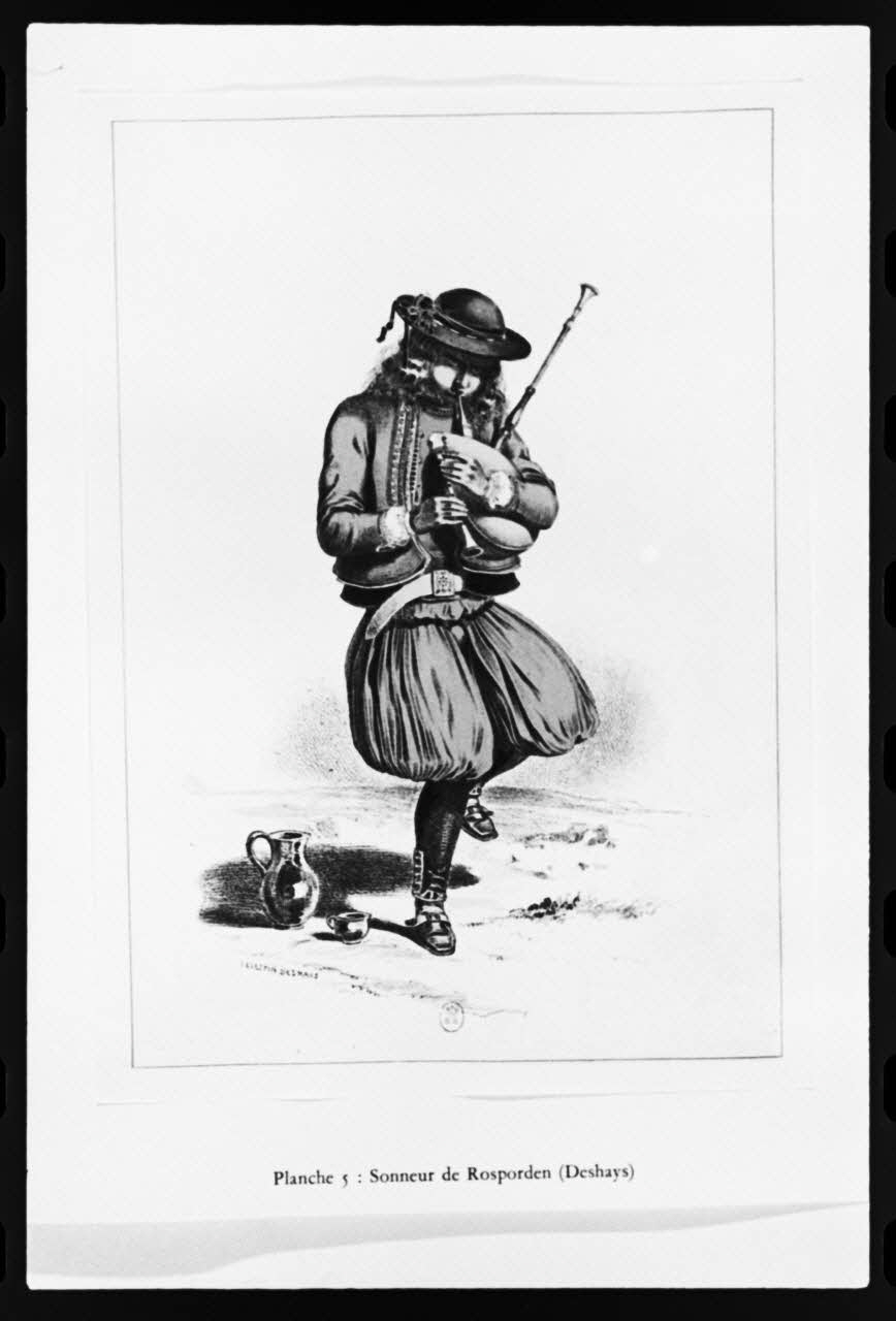 photographie Estampe de Deshays. Joueur de cornemuse en 1840 dans "Découverte du costume breton" de Rossel et Vidal Ph.1981.43.149 Photo