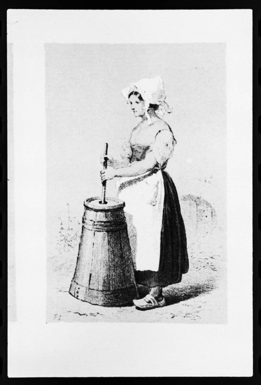 photographie Estampe de Frédéric Sorrieu. Costume de femme avec une baratte en 1865 dans "Découverte du costume breton" de Rossel et Vidal Ph.1981.43.15 Photo