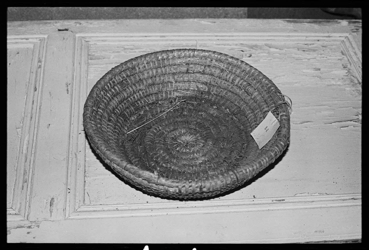 photographie "Paillassou". Corbeille à pain. Dépôt au musée de Saint-Flour Ph.1982.1.580 Photo