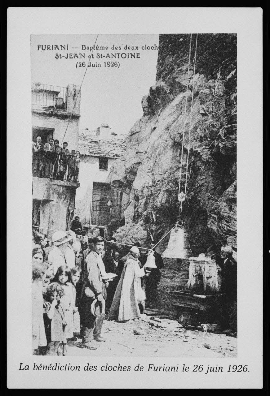 photographie Carte postale. Album d'un collectionneur. Monsieur Patrice Marzocchi. Autre bénédiction avec cloche le 26 juin 1926 Ph.1982.24.12 Photo