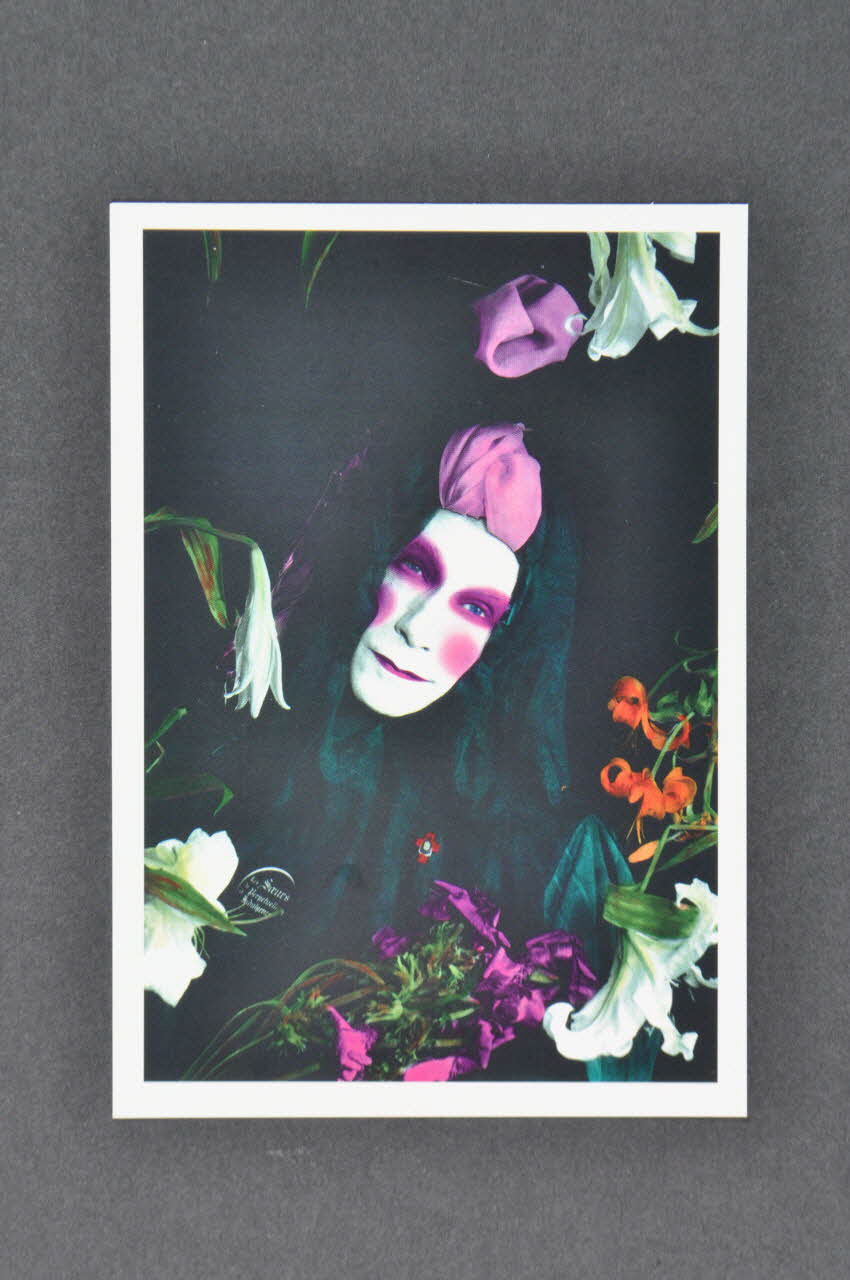 Soeurs de la Perpétuelle Indulgence - San Francisco carte postale "Sainte Belette", série dite "aux fleurs" Ile-de-France, France 1992 2002.92.15 Photo Mucem