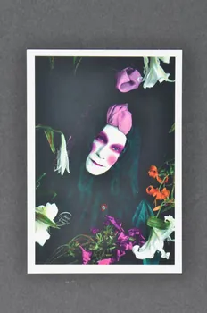 Soeurs de la Perpétuelle Indulgence - San Francisco carte postale "Sainte Belette", série dite "aux fleurs" Ile-de-France, France 1992 2002.92.15 Photo Mucem