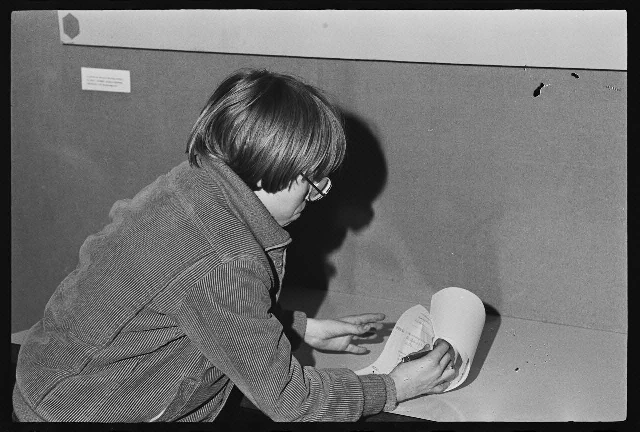 photographie MNATP. Exposition. L'abeille, l'homme, le miel et la cire (23 octobre 1981 - 28 mai 1982) Ph.1982.46.15 Photo