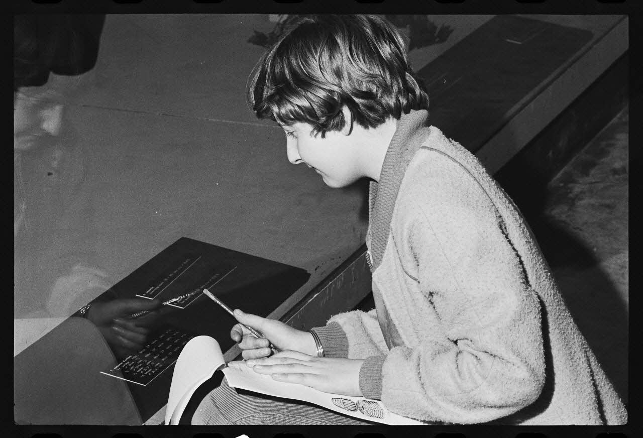 photographie MNATP. Exposition. L'abeille, l'homme, le miel et la cire (23 octobre 1981 - 28 mai 1982) Ph.1982.46.8 Photo