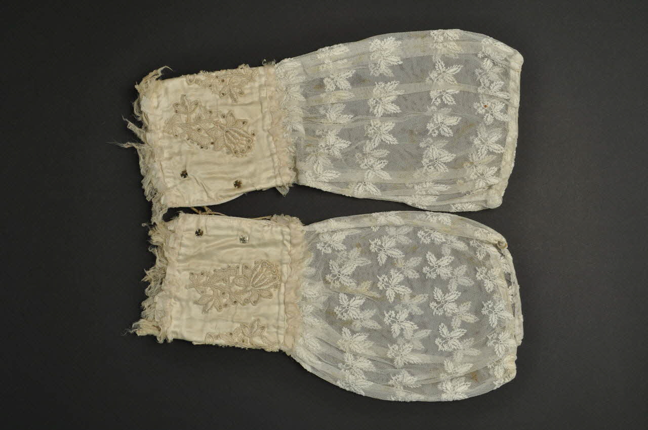 PAIRE DE MANCHETTES Bretagne, France 1910 1947.6.3.1-2 Photo Mucem