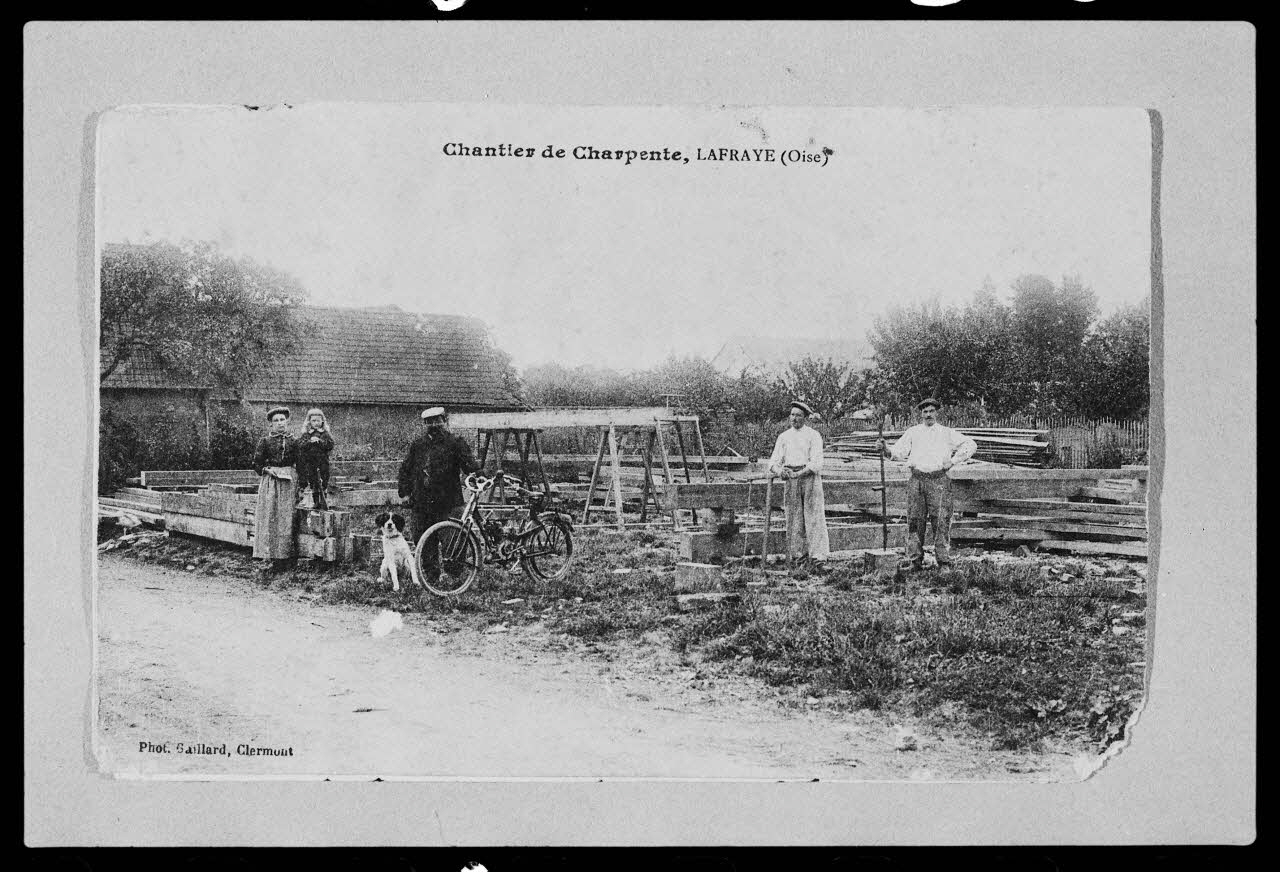 photographie Carte postale. Chantier de charpente avec des scieurs de long Ph.1982.69.2 Photo