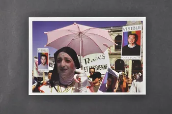 Soeurs de la Perpétuelle Indulgence - San Francisco ; Olivier Touron carte postale "Soeur Flora internationale" (à la gay pride) France 2001 2002.92.26  Photo Mucem