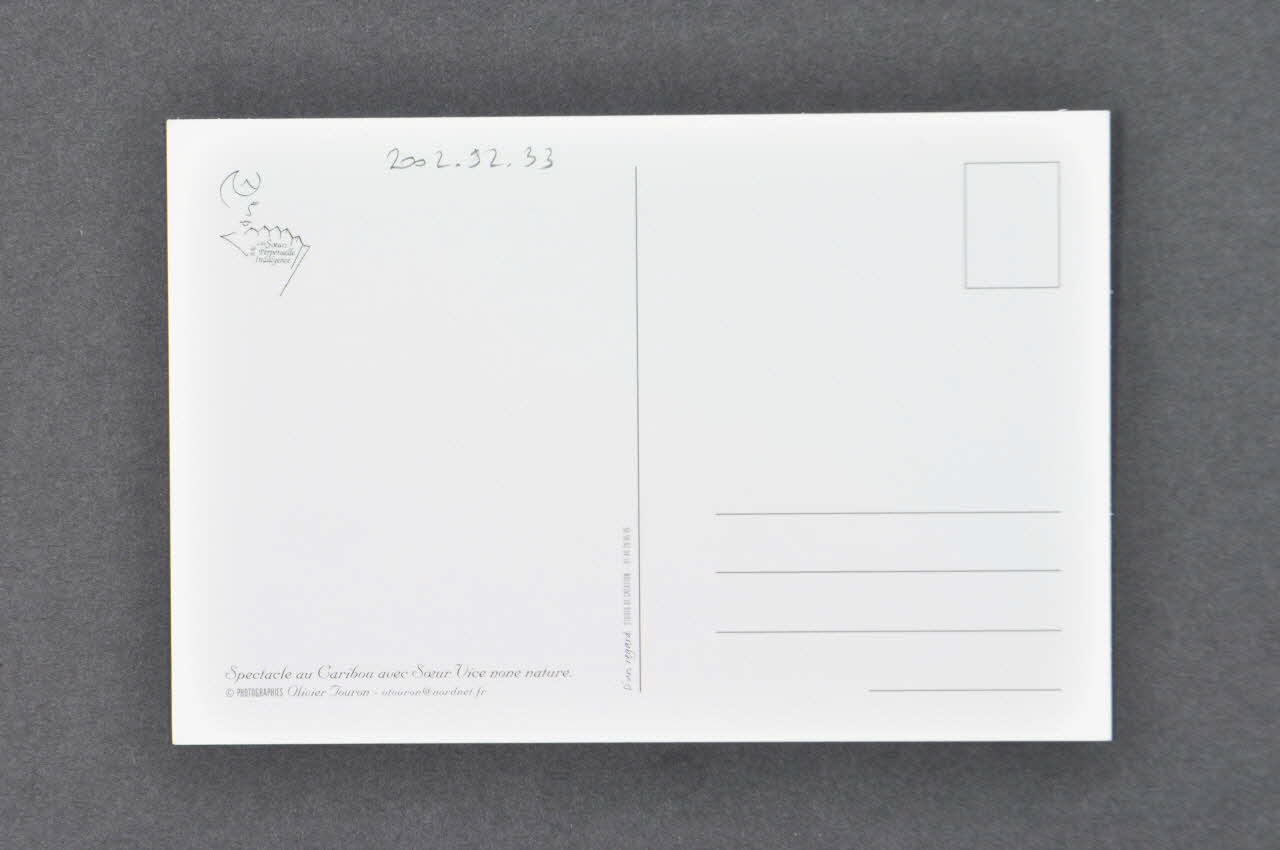 Soeurs de la Perpétuelle Indulgence - San Francisco ; Olivier Touron carte postale "Spectacle au Caribou avec Soeur Vice none nature" France 2001 2002.92.33  Photo Mucem