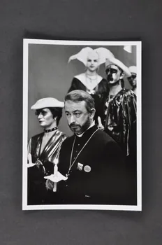 Soeurs de la Perpétuelle Indulgence - San Francisco ; Marie-Laure Costa carte postale Soeurs de la perpétuelle indulgence (scène de "messe") France 1993 2002.92.36.1  Photo Mucem