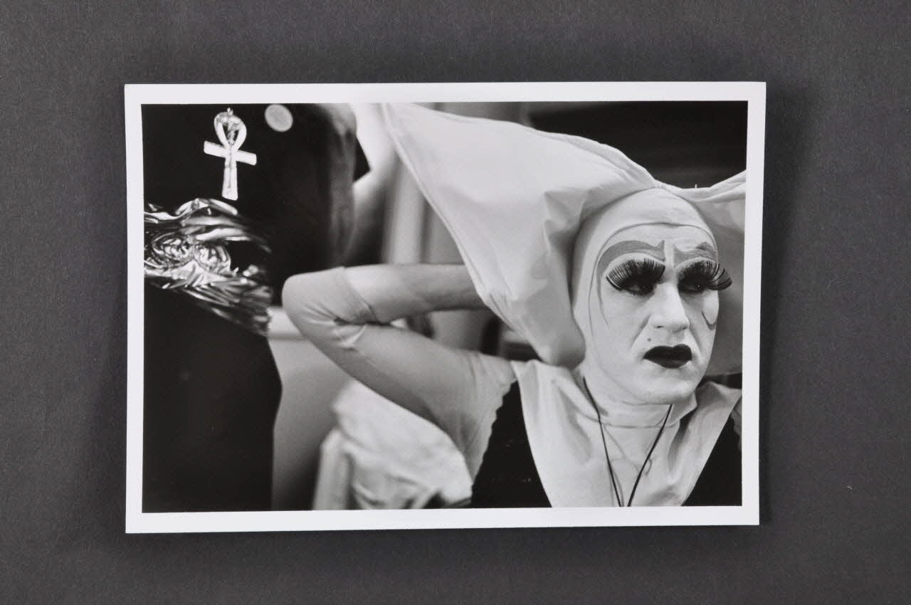 Soeurs de la Perpétuelle Indulgence - San Francisco ; Marie-Laure Costa carte postale portrait de Soeur de la perpétuelle indulgence France 1993 2002.92.36.6 Photo Mucem