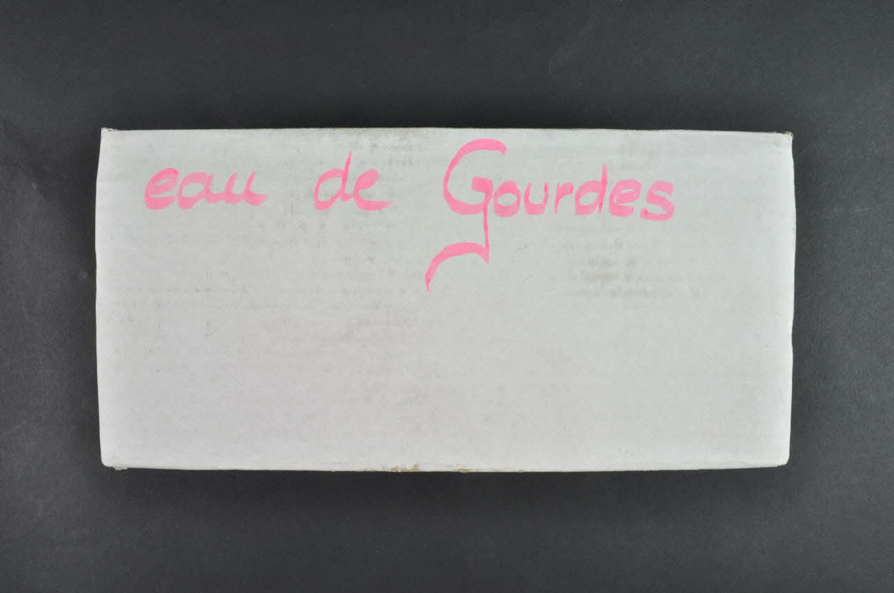 Soeurs de la Perpétuelle Indulgence - San Francisco boîte Véritable eau de gourdes France 2002 2002.92.39.19 Photo Mucem