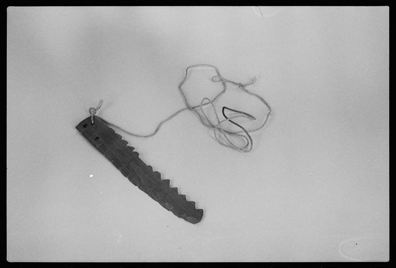 photographie "Rofla". Rhombe en bois et ficelle. 1980 Ph.1983.1.1 Photo