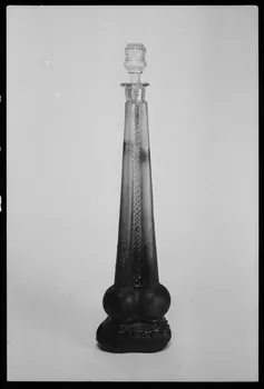 photographie Bouteille en verre moulé avec bouchon Ph.1983.1.325 Photo