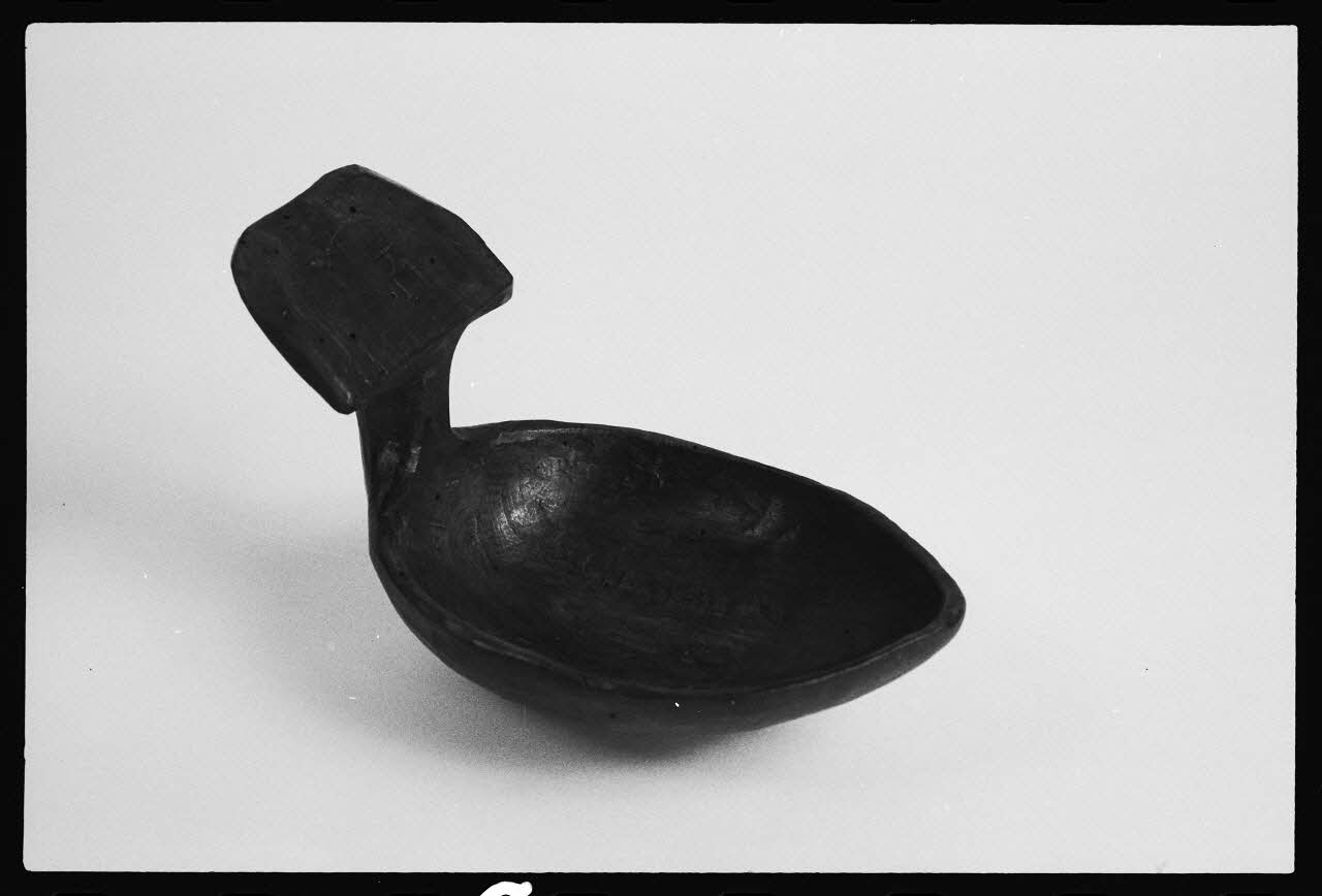 photographie "Ouilhe". Cuiller à écrémer en bois Ph.1983.1.83 Photo