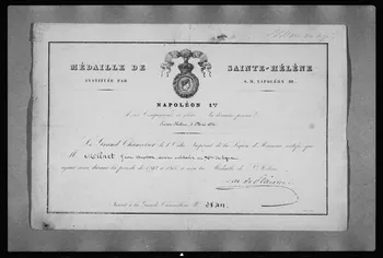 photographie Médaille de Sainte Hélène. Médaille militaire sous le Premier Empire. 1821 (Numéro 38411) Ph.1983.21.5  Photo