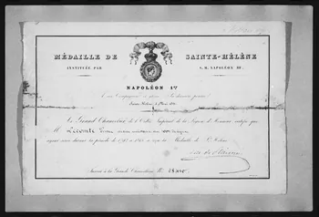 photographie Médaille de Sainte Hélène. Médaille militaire sous le Premier Empire. 1821 (Numéro 38410) Ph.1983.21.6  Photo