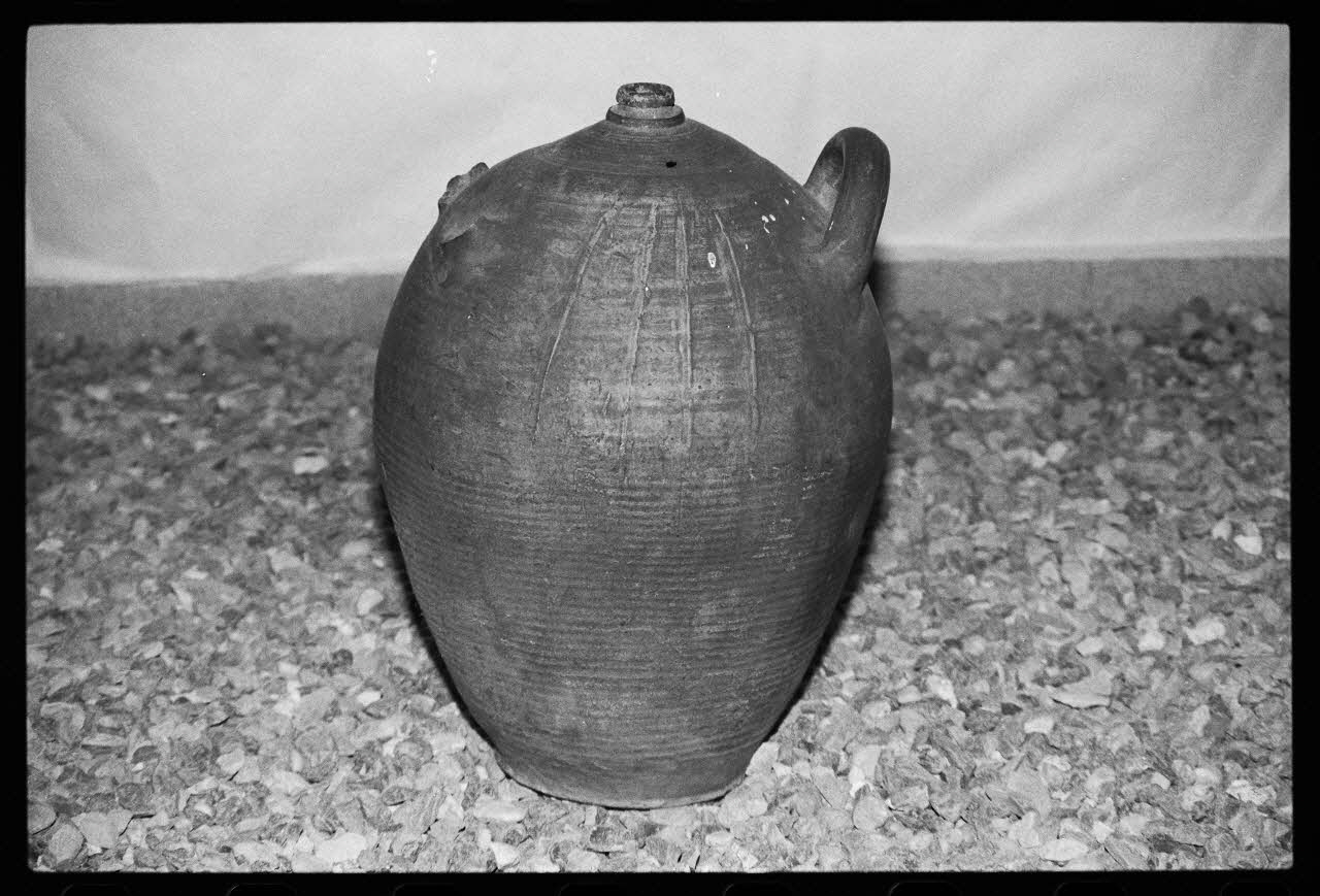 photographie Exposition. Outillages spécialisés pour la préparation du porc et la fabrication du cidre. Le 12 septembre 1982 Ph.1983.22.132 Photo