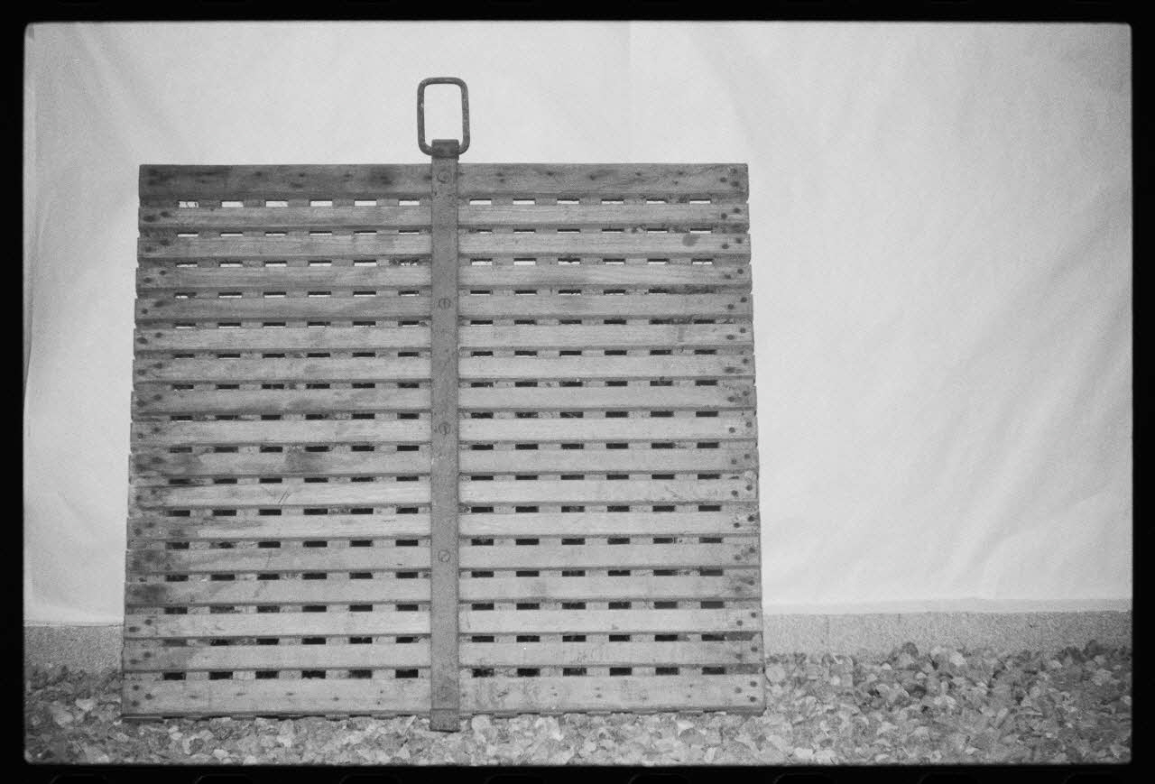 photographie Exposition. Outillages spécialisés pour la préparation du porc et la fabrication du cidre. Le 12 septembre 1982 Ph.1983.22.141 Photo
