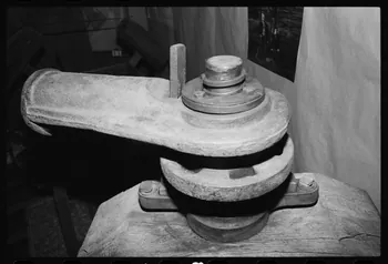 photographie Exposition. Outillages spécialisés pour la préparation du porc et la fabrication du cidre. Le 12 septembre 1982 Ph.1983.22.160  Photo