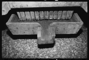 photographie Exposition. Outillages spécialisés pour la préparation du porc et la fabrication du cidre. Le 12 septembre 1982 Ph.1983.22.164  Photo