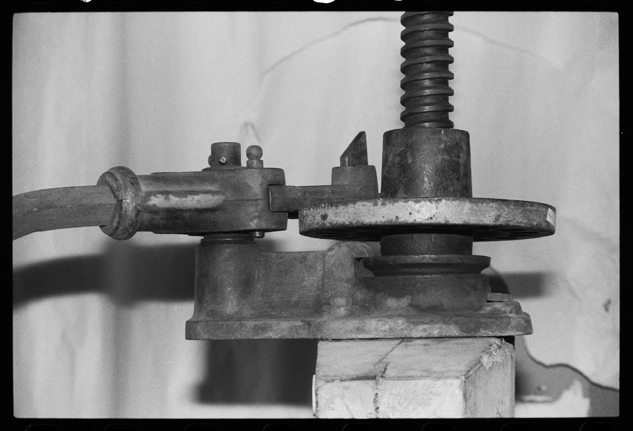 photographie Exposition. Outillages spécialisés pour la préparation du porc et la fabrication du cidre. Le 12 septembre 1982 Ph.1983.22.170 Photo