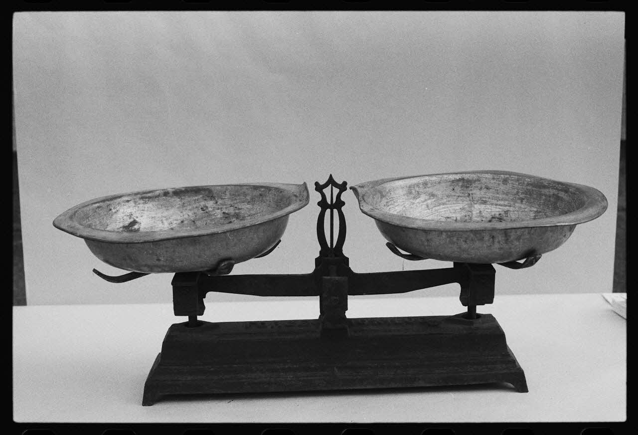 photographie Exposition. Outillages spécialisés pour la préparation du porc et la fabrication du cidre. Le 12 septembre 1982 Ph.1983.22.51 Photo