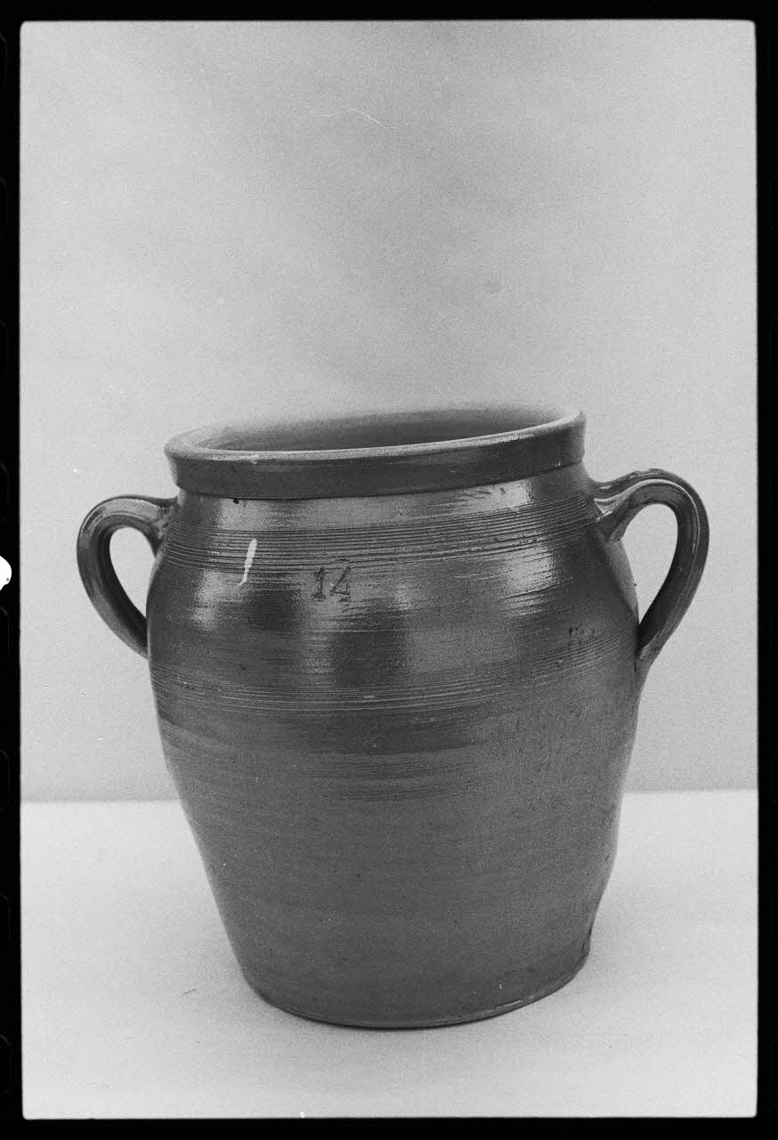 photographie Exposition. Outillages spécialisés pour la préparation du porc et la fabrication du cidre. Le 12 septembre 1982 Ph.1983.22.6 Photo