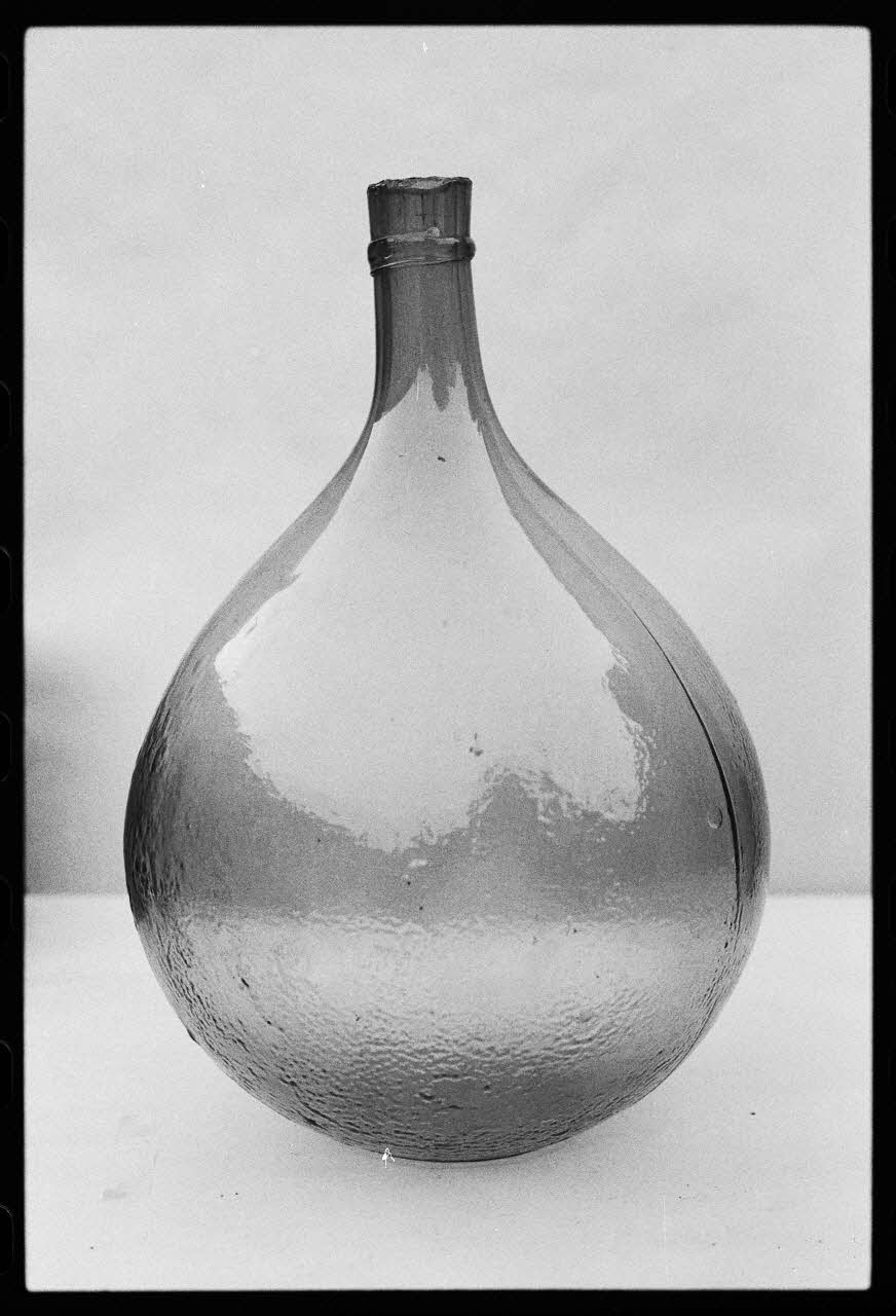 photographie Exposition. Outillages spécialisés pour la préparation du porc et la fabrication du cidre. Le 12 septembre 1982 Ph.1983.22.96 Photo