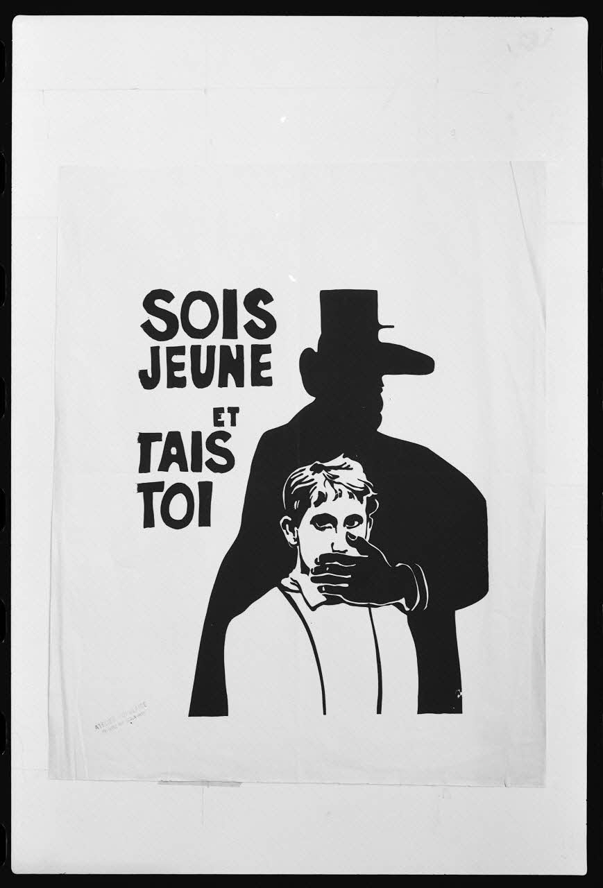 photographie "Sois jeune et tais toi". Affiche de Mai 68 représentant Charles de Gaulle Ph.1983.2.142 Photo