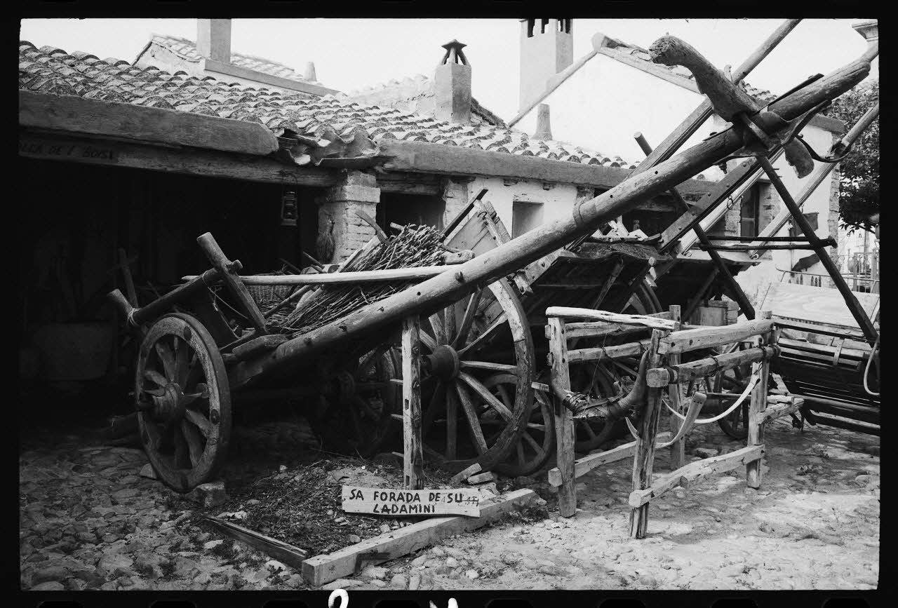 Jean Cuisenier photographie Enquête de l'AIMA (Association internationale des musées d'agriculture) conduite par Jean Cuisenier en Sardaigne (du 18 au 21 octobre 1982) Sardaigne, Italie 1982/10/18 Ph.1983.32.27 Photo