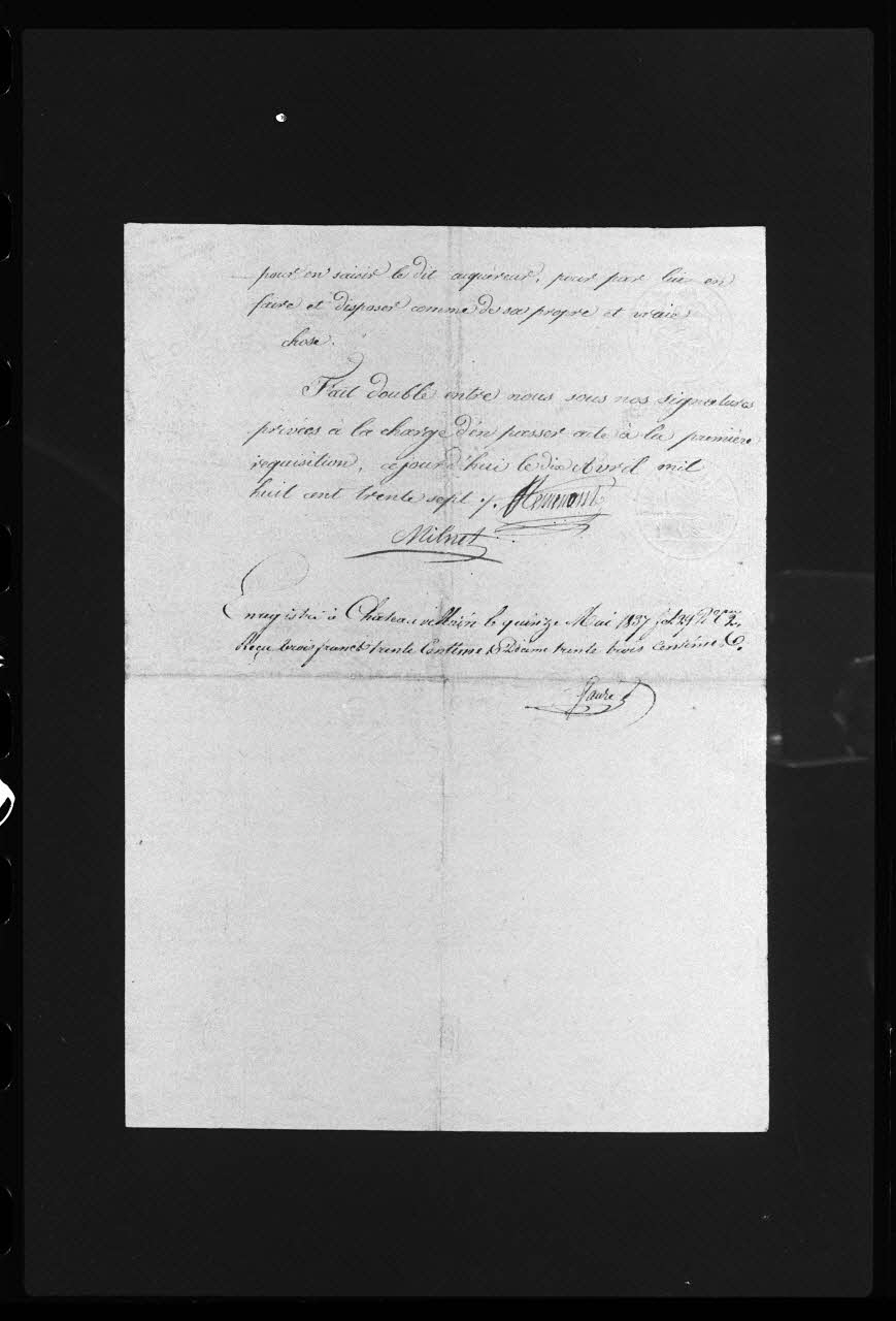 Frédéric Duchesne photographie Manuscrit prêtés sur des actes de ventes. Papiers administratifs. Acte de vente de vignes Champagne-Ardenne, France 1837 Ph.1983.40.16 Photo