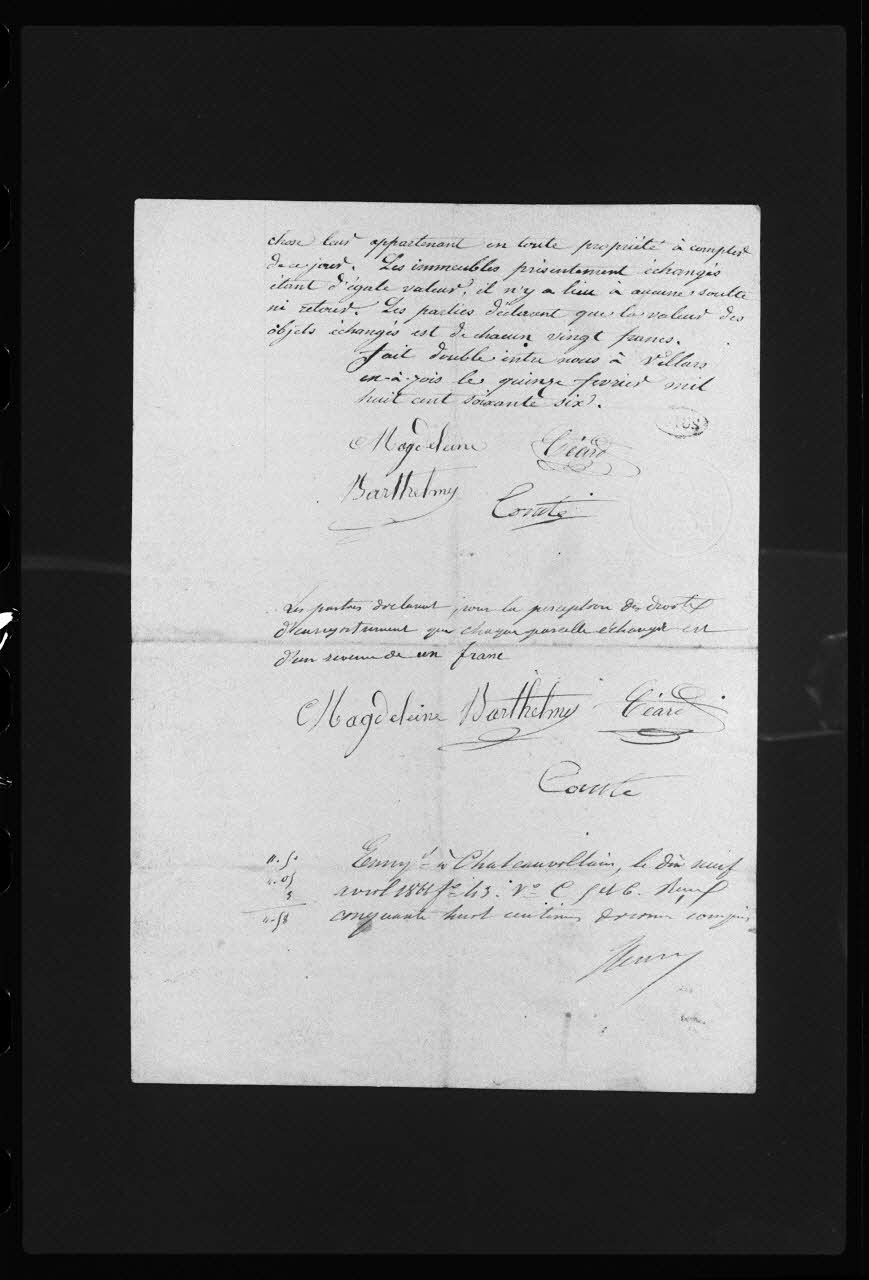 Frédéric Duchesne photographie Manuscrit prêtés sur des actes de ventes. Papiers administratifs. Echange de terrain Champagne-Ardenne, France 1866 Ph.1983.40.21 Photo