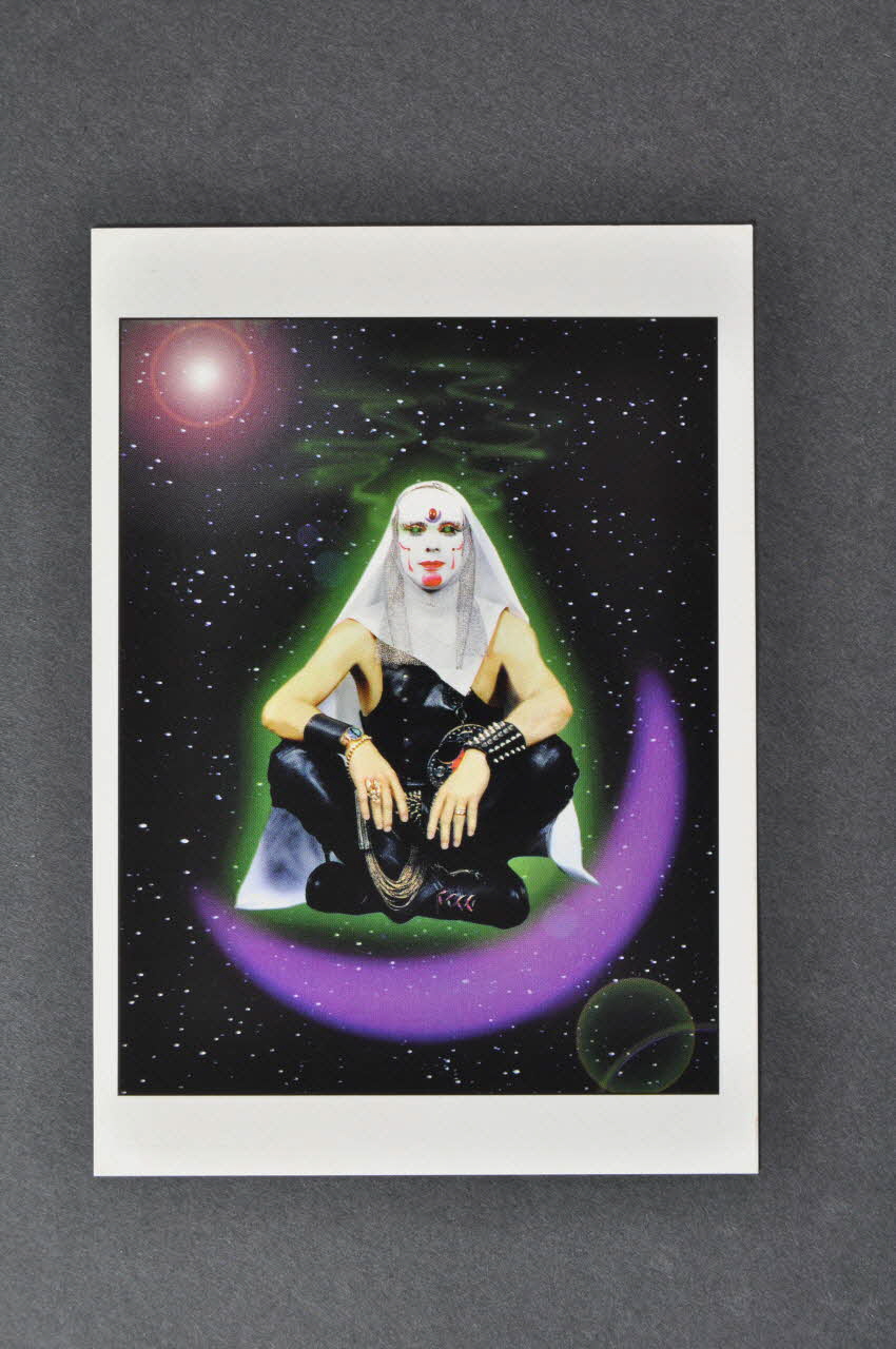 Soeurs de la Perpétuelle Indulgence - San Francisco carte postale "Soeur Garde-cuisses Luna Krypton", série "Lucifer" Ile-de-France, France 1997 2002.92.7 Photo Mucem