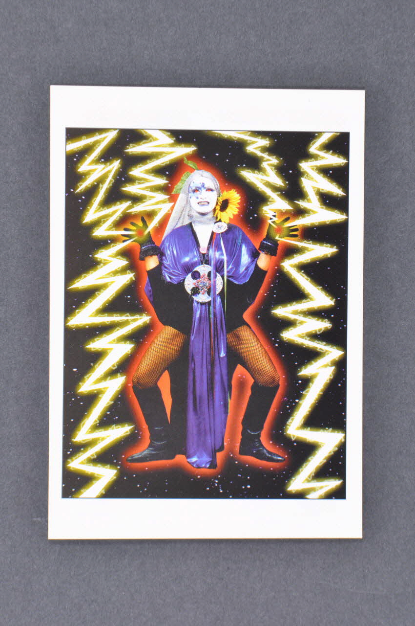 Soeurs de la Perpétuelle Indulgence - San Francisco carte postale "Soeur Garde-cuissesse Adrénaline", série "Lucifer" Ile-de-France, France 1997 2002.92.8 Photo Mucem