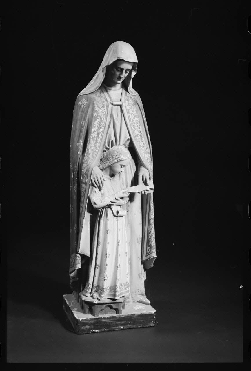 photographie "L'éducation de la Vierge". Statue religieuse datée du 19è siècle Ph.1984.1.210 Photo