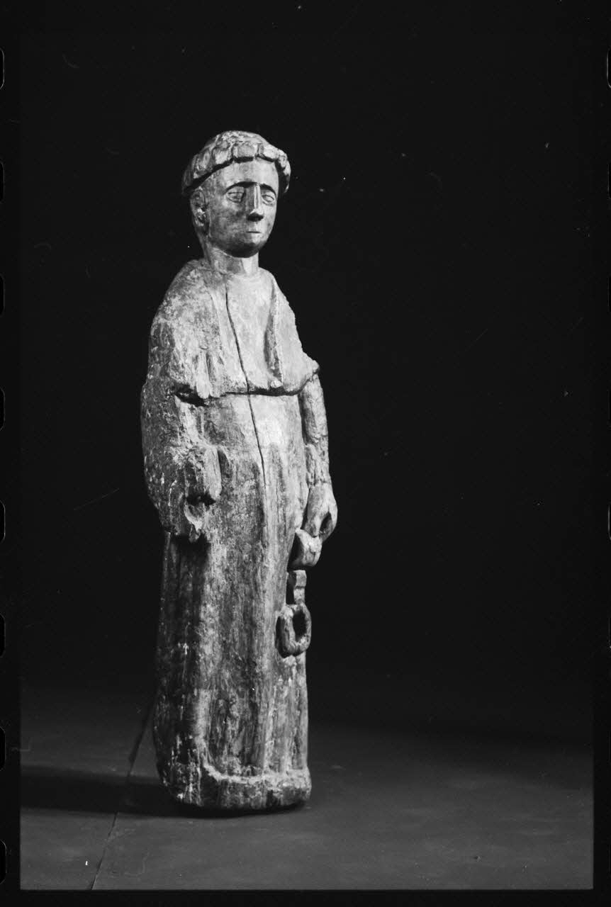 photographie "Saint Léonard". Statue religieuse en bois polychrome datée du 16è siècle Ph.1984.1.226 Photo