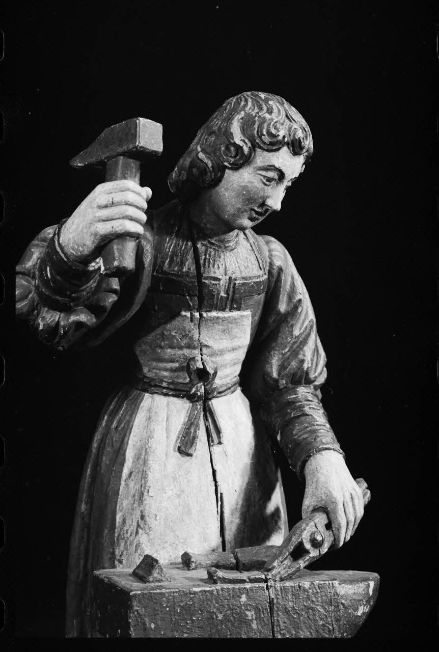 photographie "Saint Eloi". Statue religieuse en bois polychrome Ph.1984.1.228 Photo