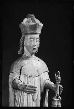 photographie Statue d'évêque en bois polychrome. 1801 Ph.1984.1.233 Photo